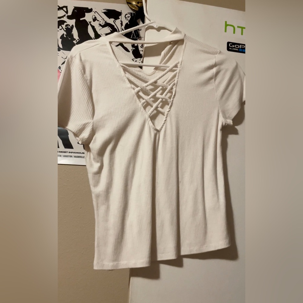 Cute white shirt.